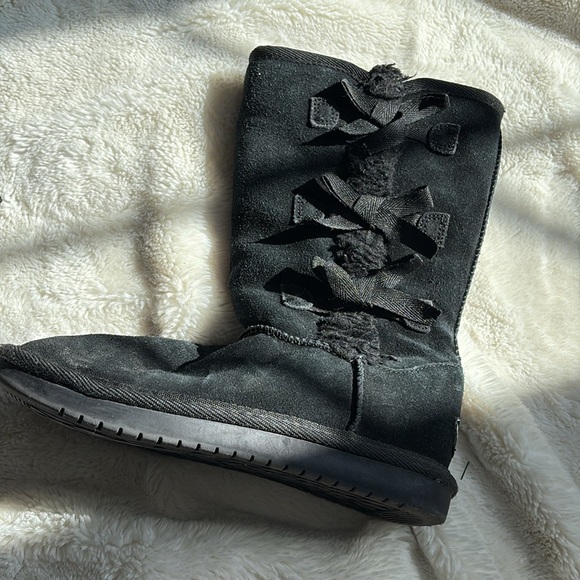 Koolaburra by UGG Kids Bow Boots – Size 2 | Black Suede | Cozy Winter Style | - Picture 2 of 9